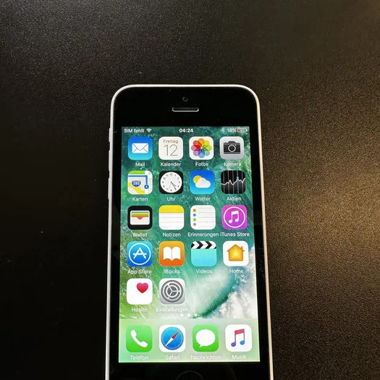 iPhone 5C + Ladegerät