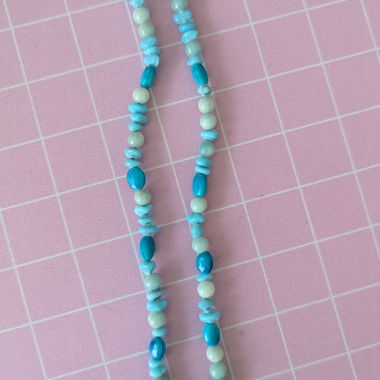 Collier de perles avec pendentif coquillage