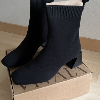 VIVAIA Black Knit Ankle Boots EU 39