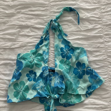 Top Neckholder Zara – turquoise avec imprimé de fleurs d'hibiscus
