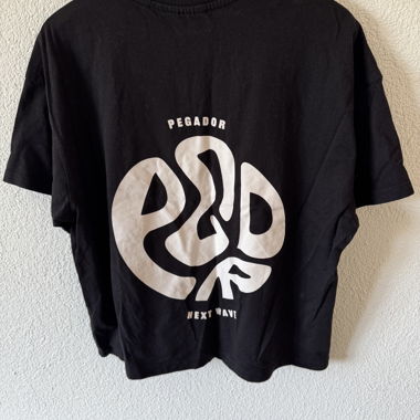 T-shirt nero Pegador