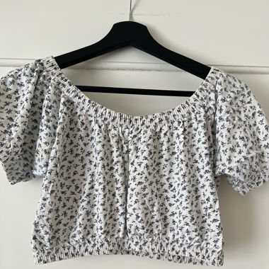 Short Tee with Flowers
