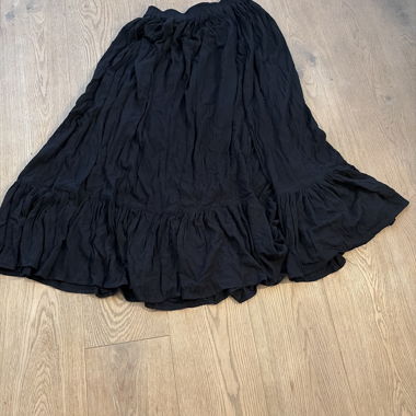 Black Skirt 
