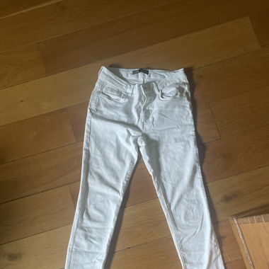 White skinny jeans 