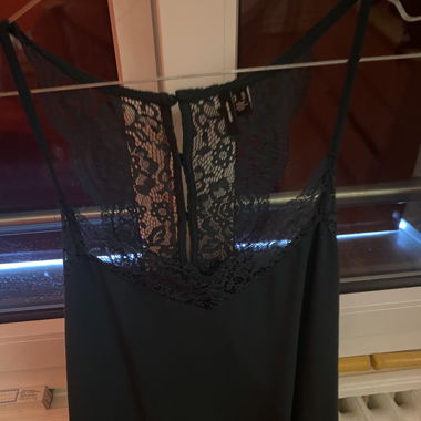 Top en dentelle vert-foncé 
