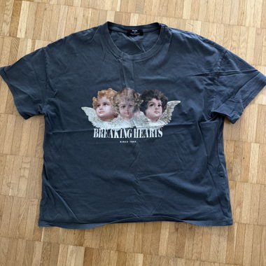 T-shirt graphique "Breaking Hearts"
