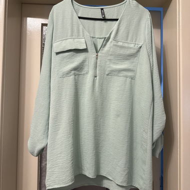Grüne Bluse mit Taschen