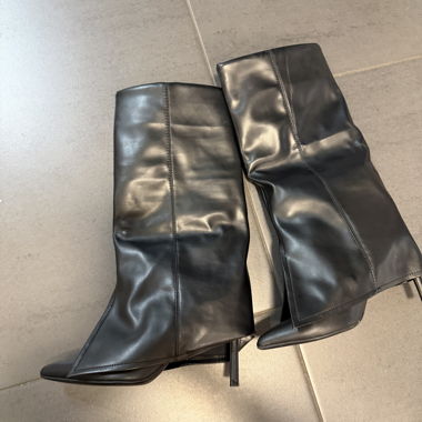 Black Boots