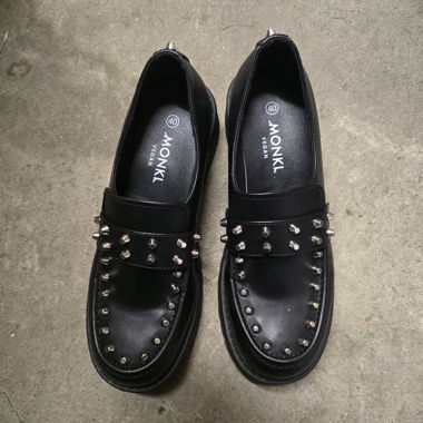 Monki Loafer vegan à clous