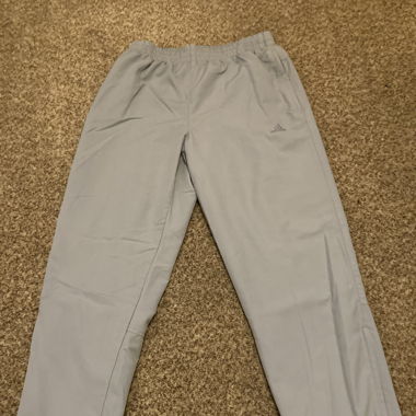 Graue Adidas Jogginghose