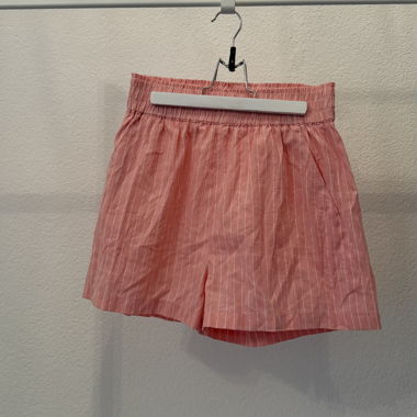 Rosa gestreifte Shorts