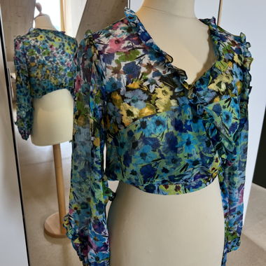 Blusa con volant Cup Top