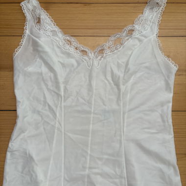 Top en dentelle blanche