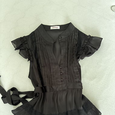 Black blouse 