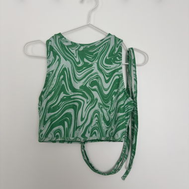 Grünes Crop Top mit Bändern