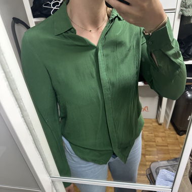 Gruene Seidenbluse