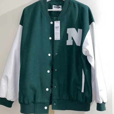 Grün-weisse Bomberjacke Noisy May