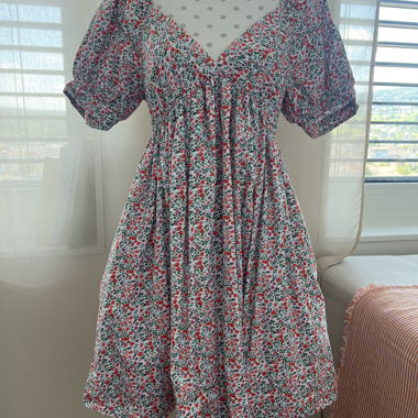 Robe fleurie à manches bouffantes - neuve
