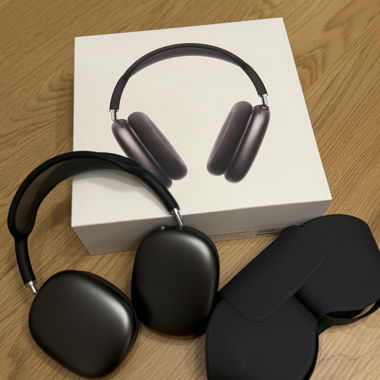 AirPods Max Space Gray c
