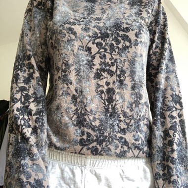 longsleeve fleuri retravaillé avec perles