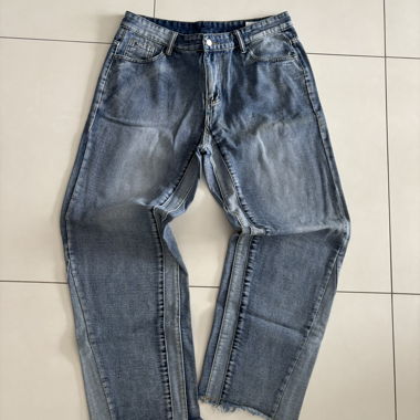 Baggy blue jeans 