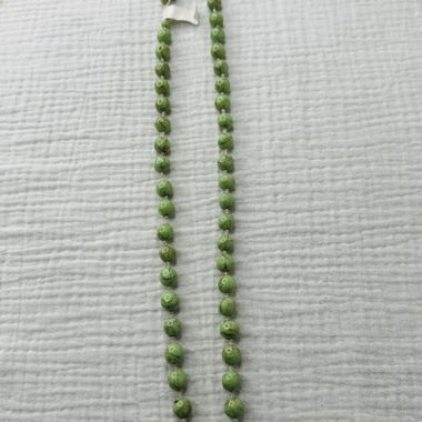 Kette mit grünen Perlen