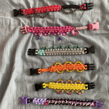 Braccialetti paracord fatti a mano con perline 