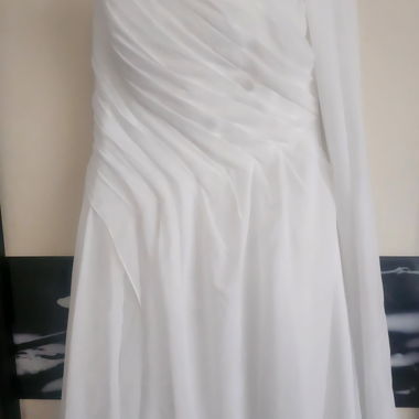 Weisses One-Shoulder Brautkleid
