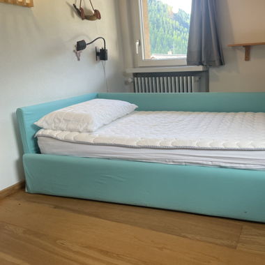 Singel bed with pull-out bed