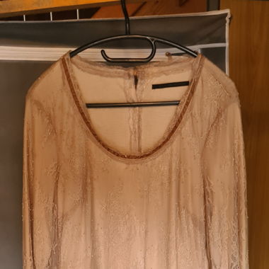 Kleidchen mit Spitze