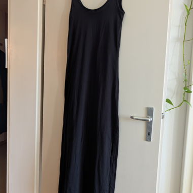 Abito lungo nero con spalline