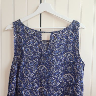 Blaues Top