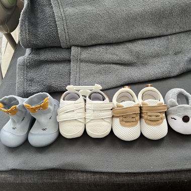 Baskets bébé neuves, lot de 4 paires