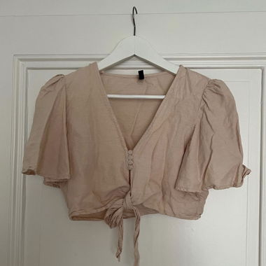 cropped blouse with button details
