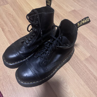 Bottes à plateforme Doc Martens en cuir vegan