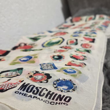 Foulard Moschino CheapAndChic con SWAROSKI