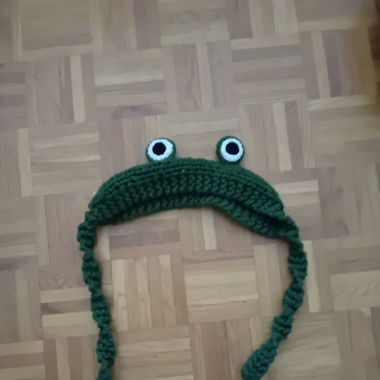 frog hat