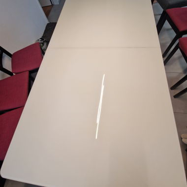 Table blanche élégante