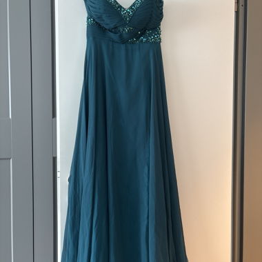 Robe de soirée vert pétrole avec des paillettes