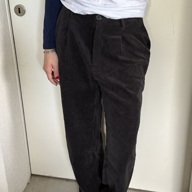 Pantalon en velours côtelé noir Divided