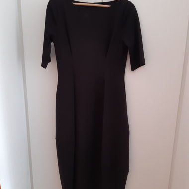Schwarzes Kleid knielang