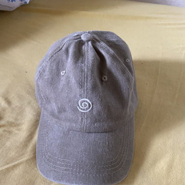 Beige Cap mit Spirale 