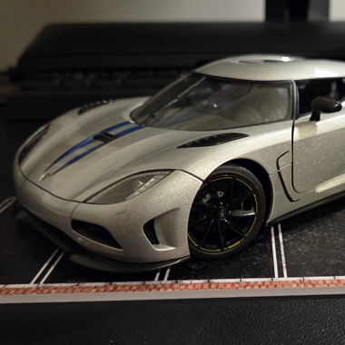 Auto in miniatura Koenigsegg Agera 1:18 AutoArt
