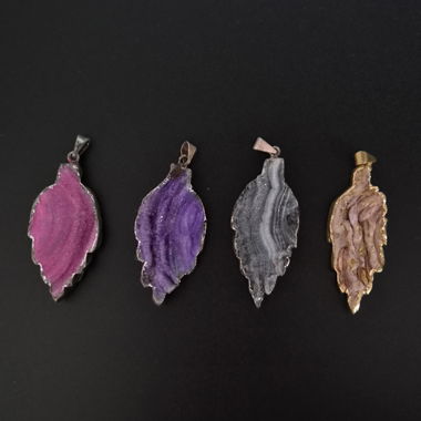Set de 4 pendentifs feuille en pierre