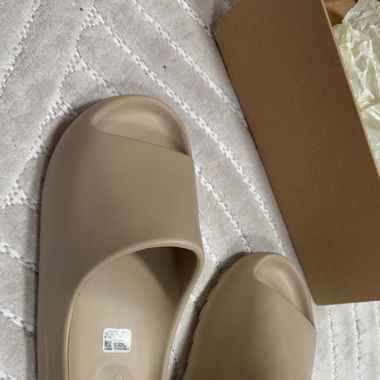 Adidas yeezy slides
