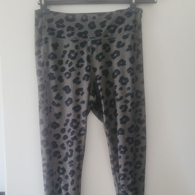 Leggings grigi con motivo leopardato