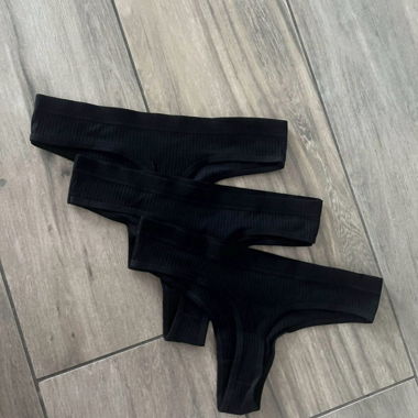 3 tangas pour femme non portés