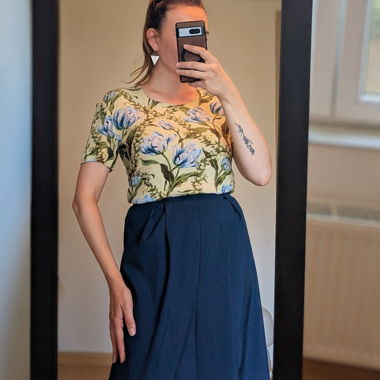 Haut fleuri à manches courtes