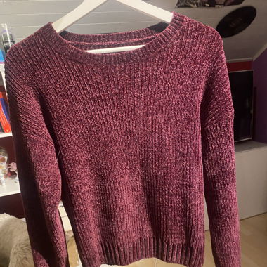 Roter Strickpullover
