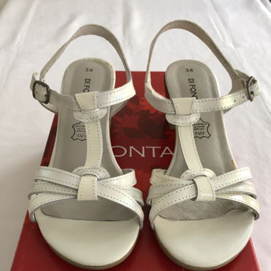 Sandales de cuir blanc